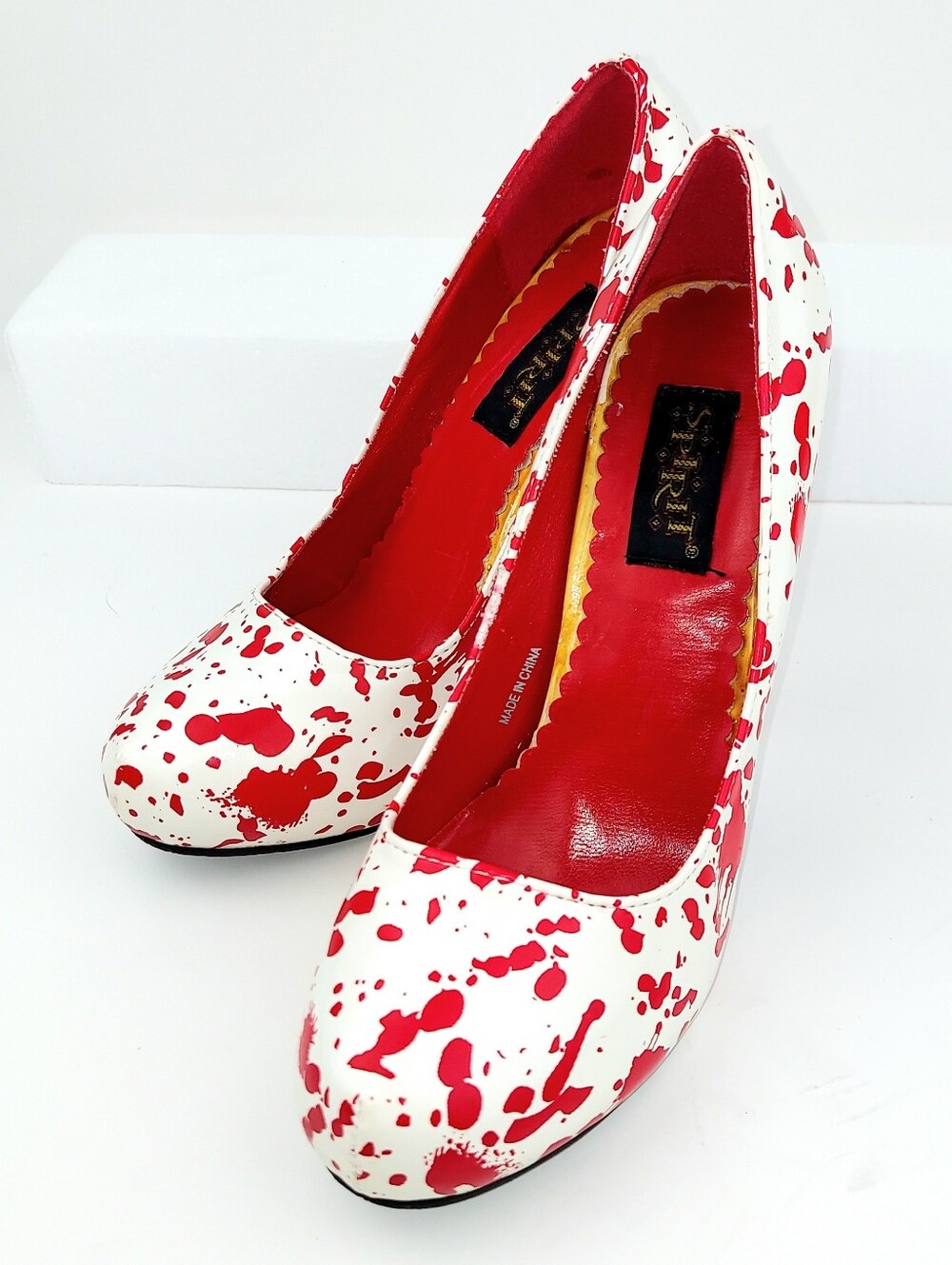Spirit Halloween Red Splattered White Pumps Heels 7 - Picture 3 of 15
